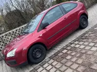 Używany Ford Focus Ambiente 101 KM (74 kW) 2007 Czerwony Sedan/Limuzyna