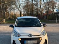 Gebraucht Hyundai i10 83 PS (61 kW) 2017 Weiß Kleinwagen