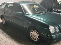 Gebraucht Mercedes E200 Elegance 136 PS (100 kW) 1997 Grün Kombi