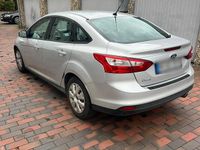 Gebraucht Ford Focus 105 PS (77 kW) 2013 Silber Limousine