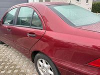 Usado Mercedes C200 Classic 163 HP (119 kW) 2000 Vermelho Sedan