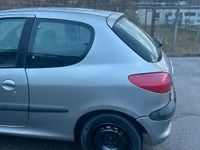Gebraucht Peugeot 206 60 PS (44 kW) 2003 Grau Kleinwagen