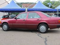 Gebraucht Mercedes E200 118 PS (86 kW) 1990 Rot Limousine
