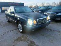 Gebraucht Mercedes E280 204 PS (150 kW) 1997 Blau Limousine