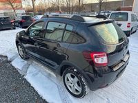 Gebraucht Dacia Sandero Stepway 90 PS (66 kW) 2015 Schwarz Kleinwagen