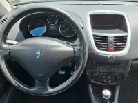 Gebraucht Peugeot 206 60 PS (44 kW) 2012 Schwarz Kleinwagen