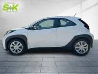 Gebraucht Toyota Aygo X X-play 72 PS (52 kW) 2023 Schneeweiß SUV