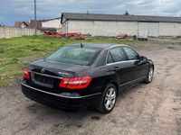 Gebraucht Mercedes E250 Avantgarde 204 PS (150 kW) 2009 Schwarz Limousine