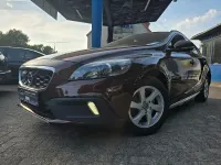 Gebraucht Volvo V40 190 PS (139 kW) 2015 Braun Limousine