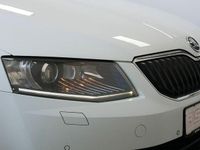 Gebraucht Skoda Octavia Ambition 150 PS (110 kW) 2016 Weiß Kleinwagen