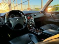 Gebraucht Mercedes E240 Elegance 170 PS (125 kW) 2001 Silber Limousine