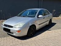 Gebraucht Ford Focus Ghia 101 PS (74 kW) 1999 Silber Limousine
