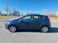 Gebraucht Ford Fiesta 80 PS (58 kW) 2014 Blau Kleinwagen
