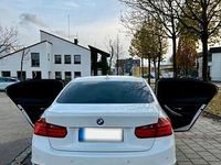 Gebraucht BMW 318 Sport Line 150 PS (110 kW) 2012 Weiß Limousine