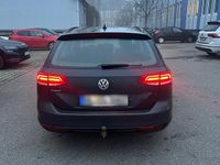 Gebraucht VW Passat 120 PS (88 kW) 2019 Grau Kombi