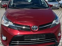 Gebraucht Toyota Verso Edition-S 132 PS (97 kW) 2017 Rot Van / Kleinbus