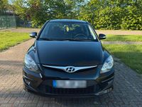 Gebraucht Hyundai i30 120 PS (88 kW) 2011 Schwarz Kleinwagen