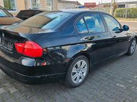 Second-hand BMW 318 143 CP (105 kW) 2009 Negru Berlinǎ