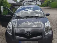 Gebraucht Toyota Yaris 69 PS (50 kW) 2011 Grau Kleinwagen