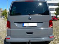 Gebraucht VW Multivan Family 150 PS (110 kW) 2021 Grau Van