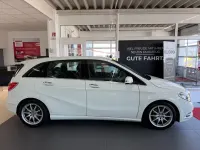 Gebraucht Mercedes B200 156 PS (114 kW) 2012 Weiß Kleinwagen