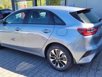 Gebraucht Kia Ceed 140 PS (102 kW) 2024 Silber metallic Kleinwagen