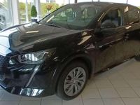 Gebraucht Peugeot e-208 Allure 100 kW (136 PS) 2023 Schwarz perla nera metallic Kleinwagen