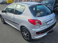Gebraucht Peugeot 206 60 PS (44 kW) 2009 Aluminiumgrau/metallic Kleinwagen