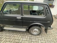 Second-hand Lada niva 83 CP (61 kW) 2012 Negru SUV