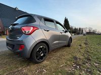 Gebraucht Hyundai i10 87 PS (63 kW) 2016 Grau Kleinwagen