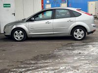 Gebraucht Ford Focus Ghia 101 PS (74 kW) 2007 Silber Kombi