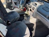 Gebraucht Renault Clio II 75 PS (55 kW) 2000 Rot Kleinwagen