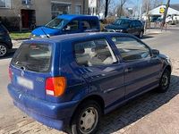 Gebraucht VW Polo 60 PS (44 kW) 1997 Blau Kleinwagen