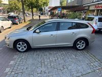 Gebraucht Volvo V60 Business Edition 150 PS (110 kW) 2017 Luminous sand Kombi