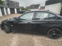 Gebraucht BMW 320 184 PS (135 kW) 2011 Schwarz Limousine