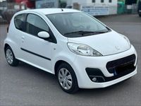 Gebraucht Peugeot 107 60 PS (44 kW) 2013 Weiß Kleinwagen