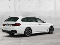 Gebraucht BMW 530 M Sport 286 PS (210 kW) 2023 Weiß Kombi