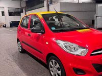 Gebraucht Hyundai i10 86 PS (63 kW) 2013 Rot Kleinwagen