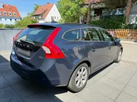 Gebraucht Volvo V60 163 PS (119 kW) 2012 Blau Kombi