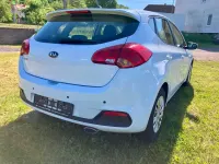 Gebraucht Kia Ceed Attract 99 PS (72 kW) 2014 (wd) carraraweiss Kleinwagen