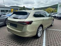 Neu Skoda Superb 150 PS (110 kW) 2025 Gelb Kombi
