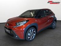 Neu Toyota Aygo X Team 72 PS (52 kW) 2025 Chili red (3u4)/ black mica (2 SUV