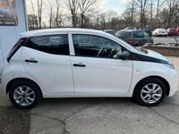 Gebraucht Toyota Aygo X-wave 69 PS (50 kW) 2017 Weiß Kleinwagen