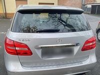 Używany Mercedes B200 156 KM (114 kW) 2012 Srebrny Minivan