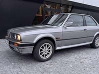 Gebraucht BMW 325 170 PS (125 kW) 1990 Grau Limousine