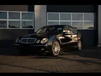 Używany Mercedes E500 306 KM (225 kW) 2003 Czarny Sedan/Limuzyna