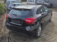 Gebraucht Mercedes A180 Style 122 PS (89 kW) 2017 Schwarz Limousine