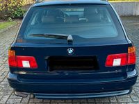 Gebraucht BMW 530 Basis 193 PS (141 kW) 2001 Blau Kombi