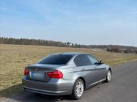 Gebraucht BMW 320 184 PS (135 kW) 2011 Grau Limousine