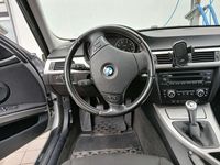 Gebraucht BMW 318 129 PS (94 kW) 2006 Grau Limousine